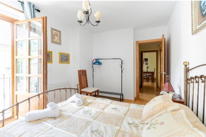 Apartamentos Bubal Pena Telera El Pueyo de Jaca Ruang foto